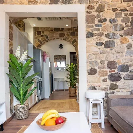 View , Luxury Old Town Apartment *