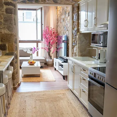 View , Luxury Old Town Apartment *